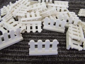 * New * 25 Lego City Friends Train White Picket Fences Lot Set ( 3330 ) - Picture 1 of 4