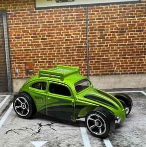 Hot Wheels 2015 CUSTOM VOLKSWAGEN BEETLE Diecast - Picture 1 of 7