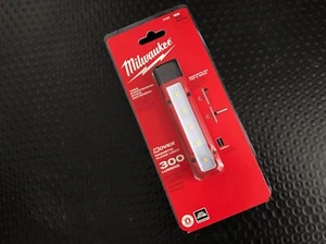 MILWAUKEE ROVER MAGNETIC FLOOD LIGHT 300 LUMENS 2108 - Picture 1 of 5