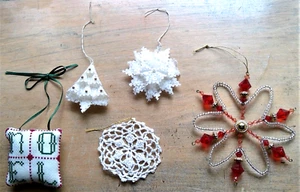 5 Adornos de Navidad Hechos a Mano Lentejuelas Cuentas Punto de Cruz Copo de Nieve Árbol Encaje - Imagen 1 de 12