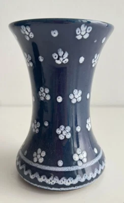 Gmundner Keramik Dirndl blau Vase 14 cm GK07 (2401DM26) 10/25 - Bild 1 von 3
