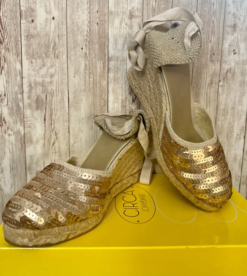 Circa ~ Cuñas de alpargata Joan & David con lentejuelas con tiras ~ Talla 7 Foto 1 de 4