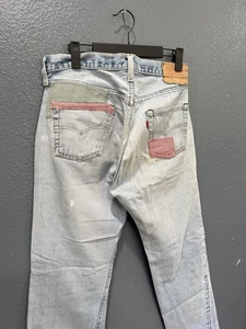 Jeans de mezclilla vintage años 70 Levi’s 501 botón mosca línea roja rescatados retazos talla 30 - Imagen 1 de 10