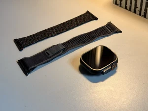 Apple Watch Ultra 2 2ème 49MM GPS et finition cellulaire noir titane - Très bon état - Photo 1 sur 5