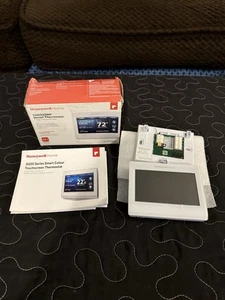 Honeywell TH9320WF5003 WLAN Farb-Touchscreen-Thermostat - benötigt C-Kabel - Bild 1 von 8