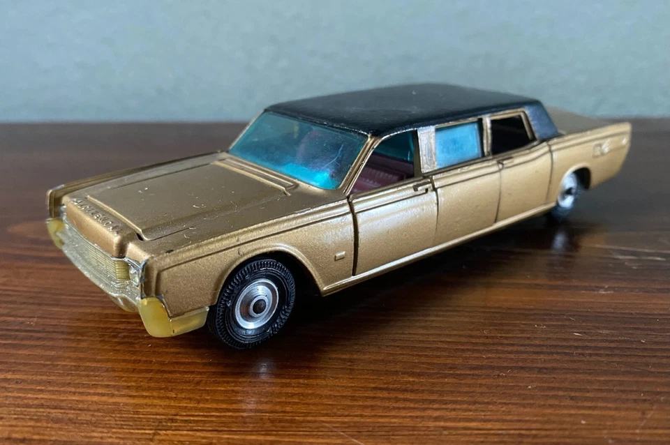 CORGI TOYS LINCOLN CONTINENTAL LIMOUSINE VERY GOOD ORIGINAL CONDITIONS 1:43 - Immagine 1 di 4
