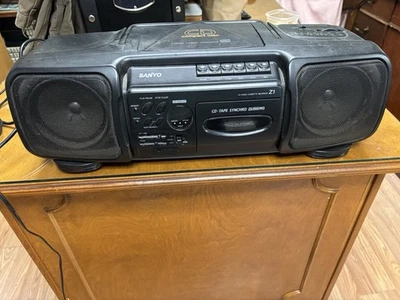 Reproductor de CD y casete radio AM/FM Sanyo MCD-Z1 1993 de colección probado ¡funciona! Foto 1 de 4