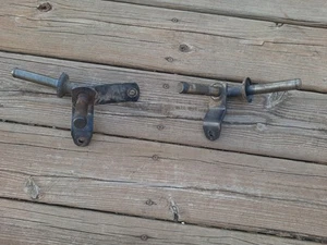 JOHN DEERE 111 112 116 160 170 180 LAWN TRACTOR FRONT AXLE SPINDLES AM38580 81 - Picture 1 of 6