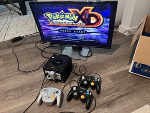 BUNDLE Nintendo GameCube Console, 3 Controllers, CORDS & ORIGINAL Memory Card - Picture 1 of 10