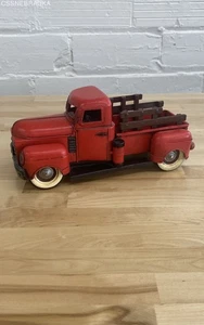 Pickup rosso vintage - Foto 1 di 10