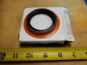 NOS GENUINE VICTOR 47972 DRIVE AXLE SHAFT SEAL NEW IN BOX  FREE SHIPPING !