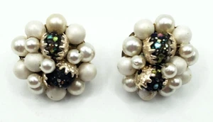 Vintage Gold Tone Beaded Cluster Faux Pearls Clip Earrings Classic Japan - Picture 1 of 6
