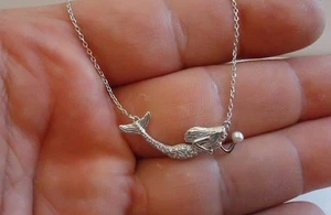 Colgante de sirena de diamantes simulados de corte redondo de 2,10 quilates enchapado en oro blanco de 14 k - Imagen 1 de 7