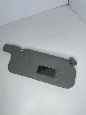 Toyota RAV4 1996-2000 pasajero lado derecho parasol gris vinilo OEM Foto 1 de 4