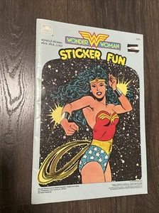 VINTAGE 1991 DC COMICS WONDER WOMAN STICKER FUN BOOK Golden Neu - Bild 1 von 2