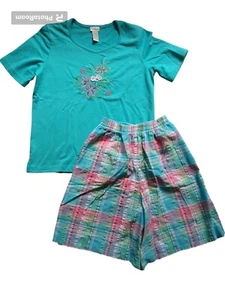 Alfred Dunner Seersucker kariert elastische Taille Shorts & Koret Francisca Top Outfit - Bild 1 von 10