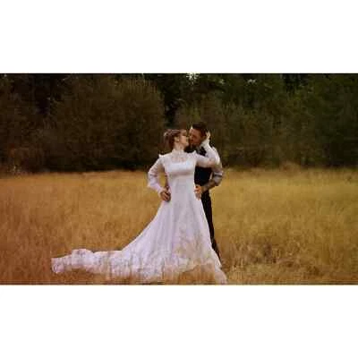 20 世纪 70 年代维多利亚风格婚礼礼服高领,帝国腰围,长袖 — 第 1/4 张图片