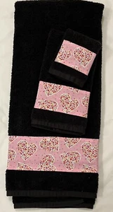 Valentine Day Bathroom Decor Bath Towel Heart Pink Black White 3 Pc Set - Picture 1 of 3