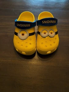 Offizielle Crocs Minions Classic Clogs Limited Edition UK Kinder 12 - Bild 1 von 8