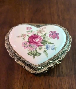 Vintage Heart Sankyo Music Box Jewelry Gold Ornate Floral Needs Repair JB4 - Picture 1 of 10