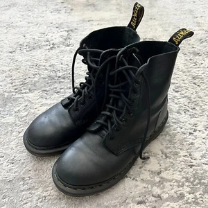 Dr. Martens Womens  Pascal Black Combat Boots Size 6 Lace Up Leather - Picture 1 of 8