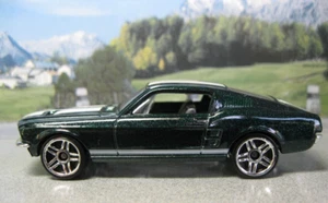 Ford Mustang Fastback 1967 verde oscuro! Coche de juguete GTA 1968 código S 302 390 427 - Imagen 1 de 7