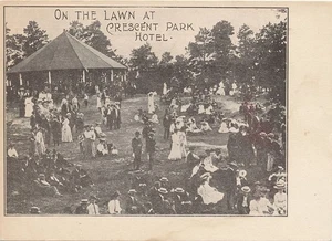 EAST PROVIDENCE RI - Crescent Park Hotel On The Lawn Postcard - udb - Picture 1 of 2