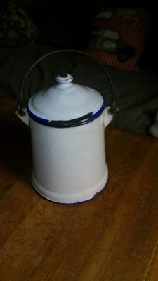 ANCIEN POT À Creme   en émail filet bleu hauteur 14 cm au bouchon - Photo 1/3