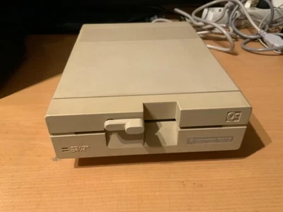 Commodore Diskettenlaufwerk 1541-II für den C 64 - Bild 1 von 4