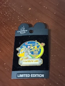 Disney Pin 4998 WDW - Pluto - Tomorrow Land - Magic Kingdom Land LE 3500 - Bild 1 von 3