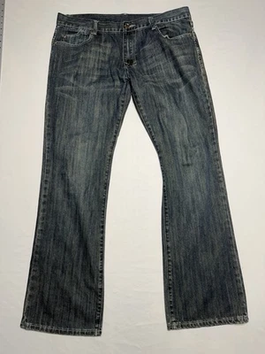 Monarchy 男式 38x32 靴型蓝色牛仔裤刺绣后口袋牛仔布 — 第 1/4 张图片