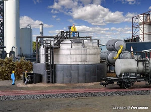 VOLLMER 45530 HO Scale Industrial Area: Diesel Fuel Tank - Picture 1 of 2