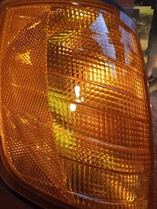 Mercedes Benz 1986-1992 E-class W124 Right RH Amber Sidemarker 1305233109 - Picture 1 of 4