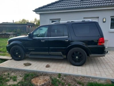 Lincoln Navigator 2003, zum herrichten Gute Grundlage, innen sehr sauber. - Bild 1 von 4
