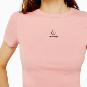 Topshop women's pink lock & heart motif t-shirt - UK 10 - crop short sleeve key - Picture 1 of 6