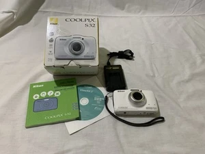 Nikon COOLPIX S32 13.2MP Waterproof Shockproof Digital Camera - Picture 1 of 3