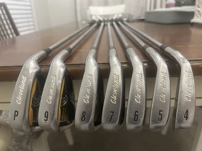 Juego de hierro Cleveland CG Gold MCT 4-PW RH. Ejes Dynamic Gold Tour Issue. Foto 1 de 4