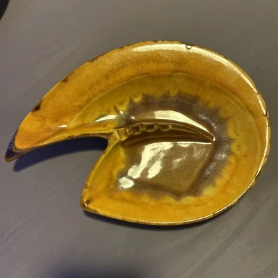 PAIR OF Vintage HAEGER mustard yellow/brown mottled ASHTRAY 1058 USA boomerang - Image 1 of 4