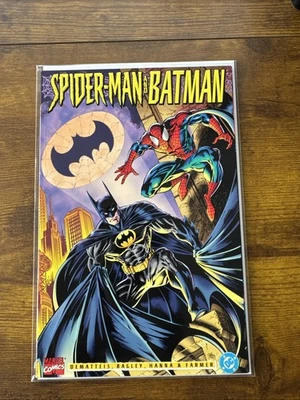 Spider-Man y Batman #1 - Cubierta en relieve Marvel / DC Comics 1995 casi nuevo Foto 1 de 4