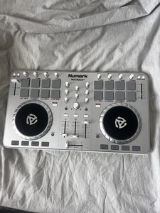 numark mixtrack 2 - Picture 1 of 9