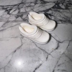 Mattel BARBIE Doll Shoes~FASHIONISTAS/FASHION FEVER~ WHITE NURSE “DANSKO” CLOGS - Picture 1 of 2