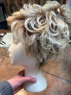 Peluca Luca de Renee de París en Champagne enraizado Foto 1 de 4