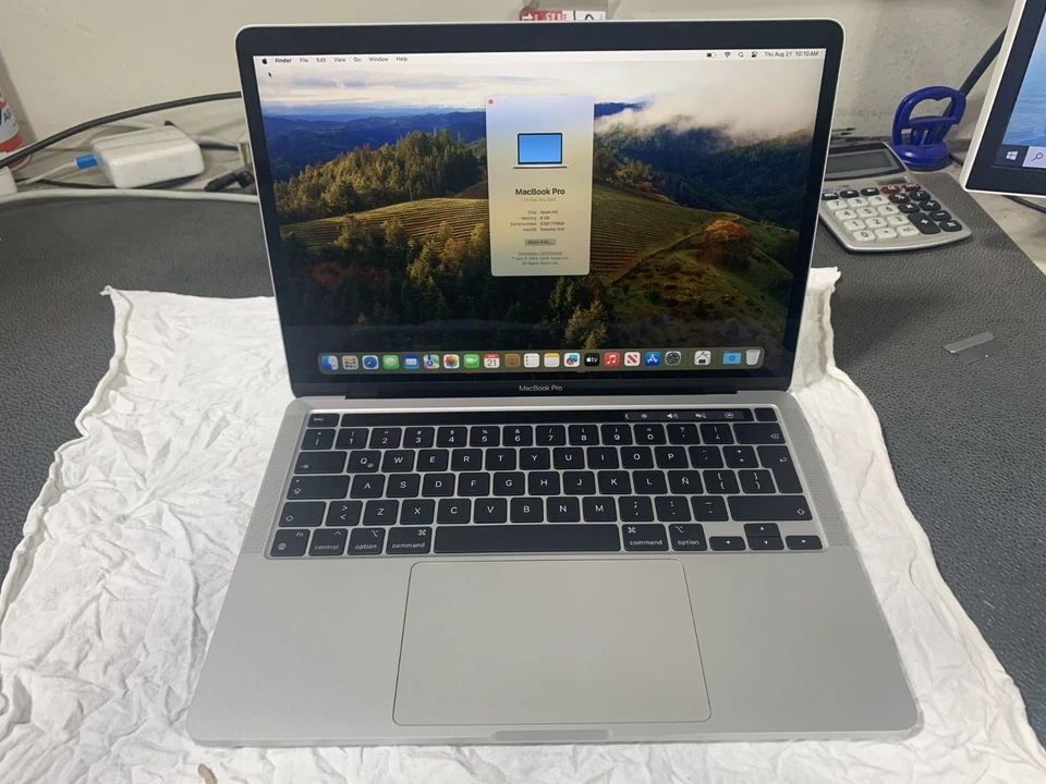 Apple Macbook Pro 13.3-inch (10GPU, Silver) 3.5Ghz 8-Core M2 (2022) MNEP3LL/A - Image 1 of 4