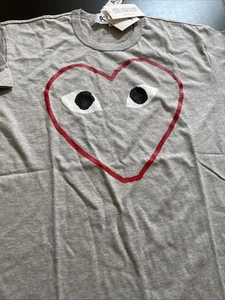 T-SHIRT CDG COMME DES GARCONS BIG HEART NUOVA CON ETICHETTE TAGLIA L MAGLIETTA GRIGIA - Foto 1 di 4