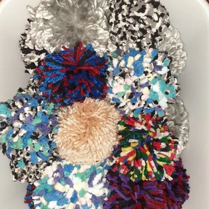 4 inch Cat Crack Pom Pom Ball Cat Toys - Set of 6 - Mixed Assortment - NEW - Picture 1 of 4