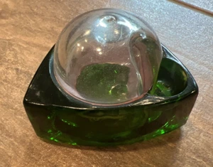 Antico calamaio in vetro triangolare verde smeraldo Jacobus General Supply Co. - Foto 1 di 18