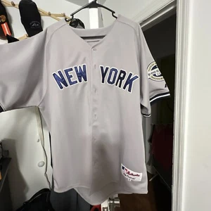 Authentisches majestätisches THROWBACK NY YANKEE TRIKOT MIT ERÖFFNUNGSAUFNÄHER von 2009 - Bild 1 von 4
