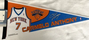 CARMELO ANTHONY NY KNICKS BANDERÍN CON CALCOMANÍA Y PEGATINA NBA BALONCESTO BANNER MSG - Imagen 1 de 3