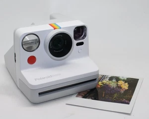 Polaroid Now i‑Type White Instant Camera with box, cable and manual - Tested VGC - Picture 1 of 5