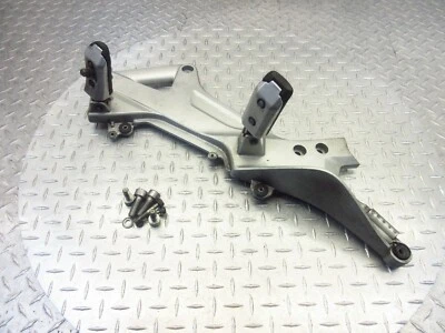 2004 03-07 Honda ST 1300 ST1300 FABRICANTE DE EQUIPAMENTO ORIGINAL apoio para os pés esquerdo pedal de suporte traseiro - Imagem 1 de 4